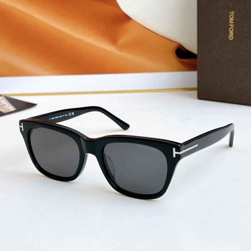TOM FORD